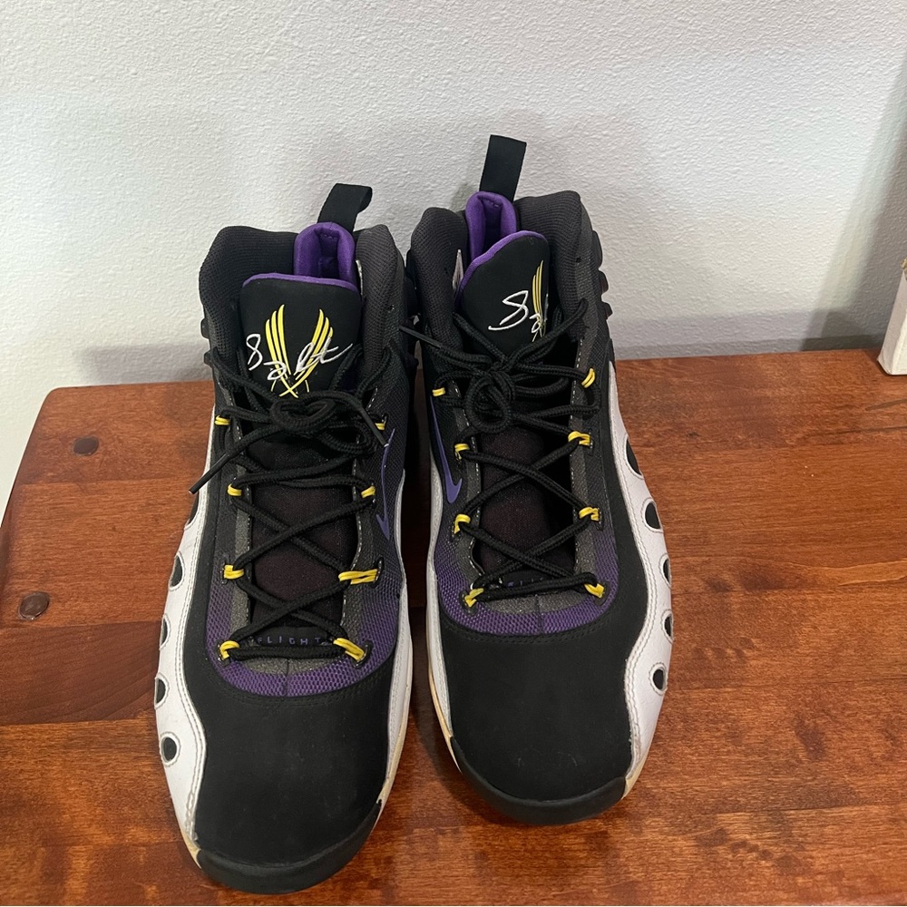 Nike Sonic Flight size 11.5 basketball shoe
